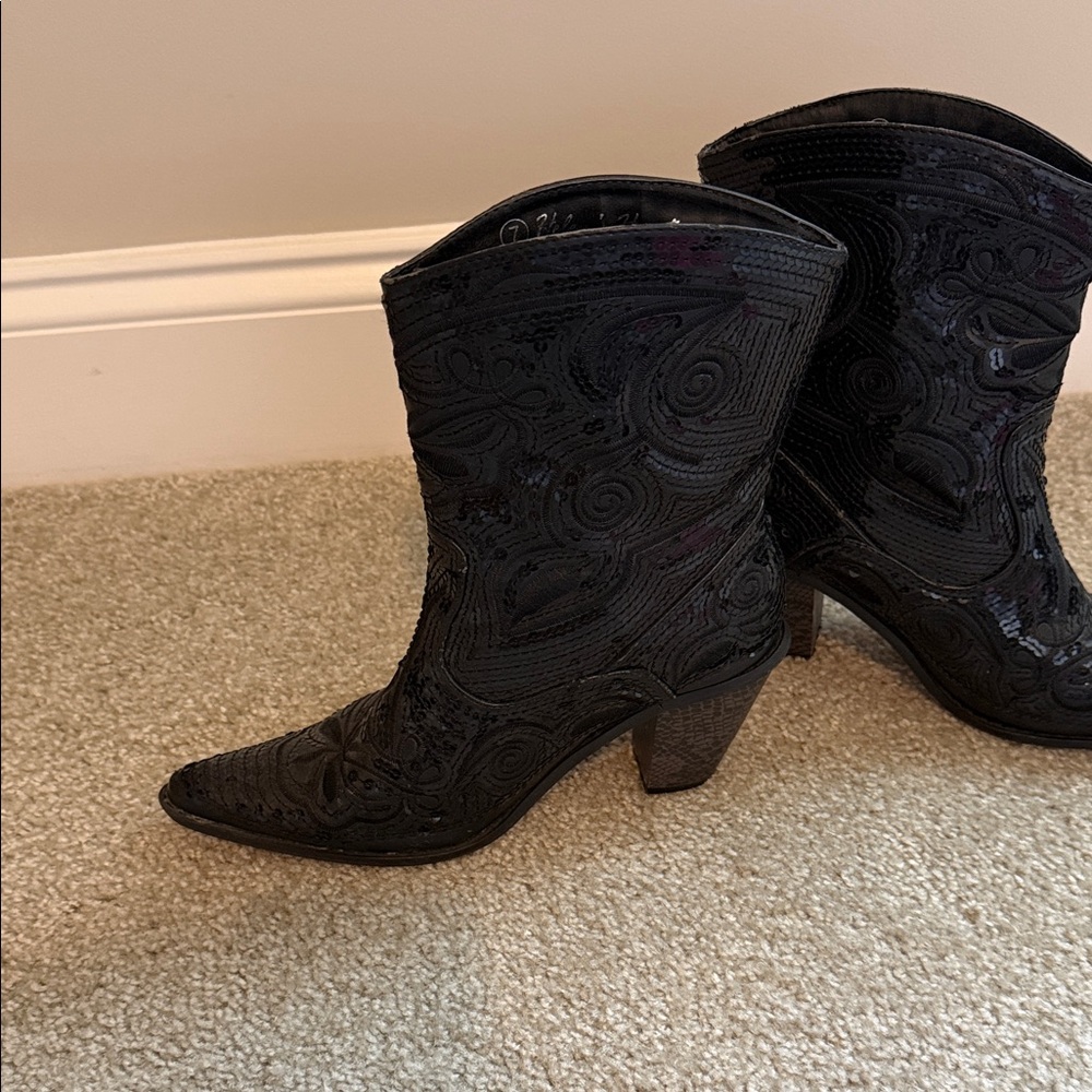 Chic Black Patterned Heeled Sequined Boots - image 4